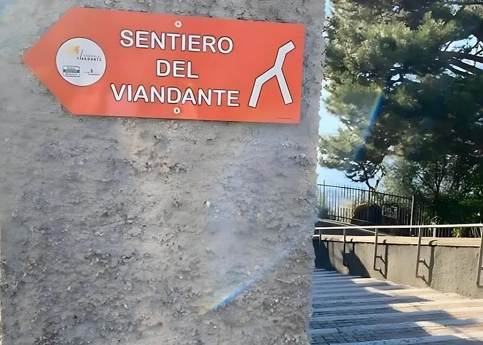 Castagno 1 Sentiero Del Viandante 贝拉诺